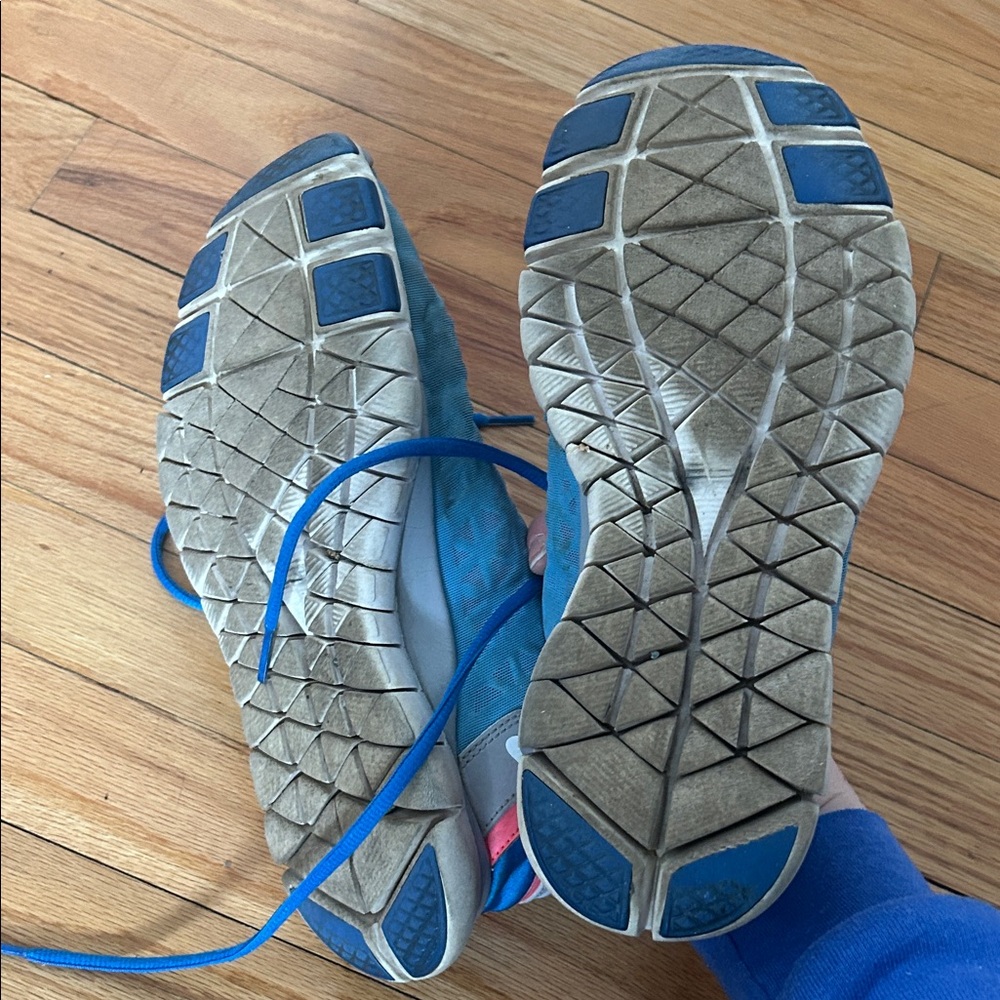 Nike Light Blue and White Running Sneakers with Pink Heel Accent - Picture 5 of 5